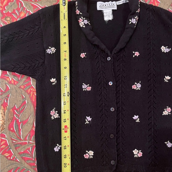 Vintage Jantzen Knit Short Sleeve Cardigan Embroidered Floral on Black Sz M/L - Picture 9 of 16